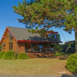 Estuary Escape - Pauanui Holiday Home, hotel in Pauanui