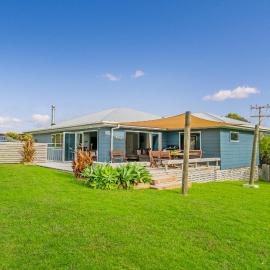 The Blue Rendevous - Whangamata Holiday Home