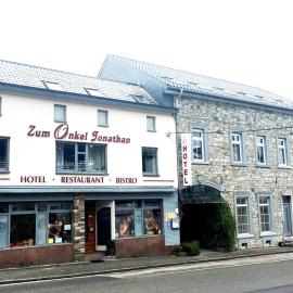 Hotel-Restaurant Zum Onkel Jonathan, khách sạn ở Raeren