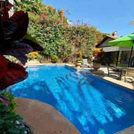Casa del Sol Inn: Ajijic şehrinde bir otel