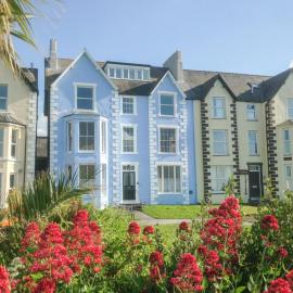 Sea View Apartment, hotel in Llanfairfechan