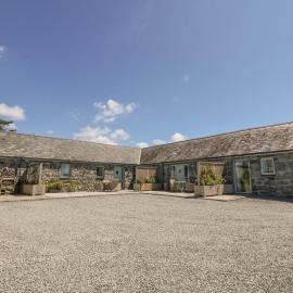 Cornel Glyd, hotel Dyffrynben