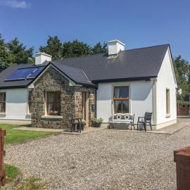 Cloonkee Cottage, hotel din Crossmolina