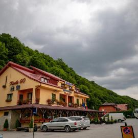 Pensiune Restaurant ROUTE60, hotel em Ciucea