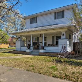Charming Craftsman Home in Downtown Bartlesville!, Hotel in Bartlesville