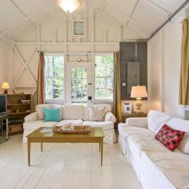 Cozy Stockbridge Cabin - Walk to Beach & Lake!, hotel en Stockbridge