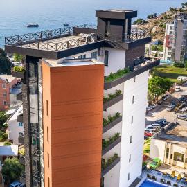 Hotel Del Medio, hotel Sutomoréban