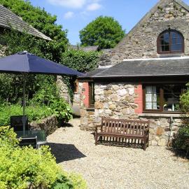 Barn Court Cottage, готель у місті Нарберт