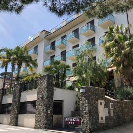 Viesnīca Hotel Ariston & Apartments pilsētā Varacce
