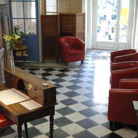 Hôtel Du Cours, хотел в Пертюи