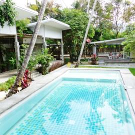 Glur Hostel, hotel ad Aonang Beach