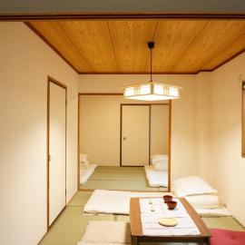 SYOGA A house, next to natural park, hotell i Osaka
