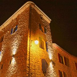 Gîtes La Tour le Mas de Crieulon, hotel a Saint-Jean-de-Crieulon