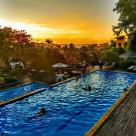 Hotel La Forêt & Beach Lounge, ξενοδοχείο σε Μπούζιους