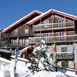 Hotel Biancaneve، فندق في سيستريير