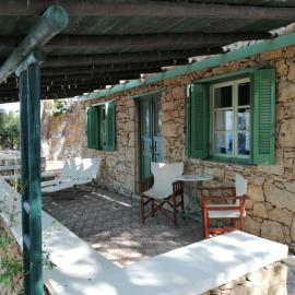 Petrino 1 - Traditional Lerian House, hotel em Vromolithos