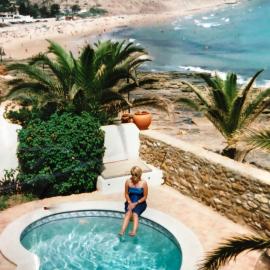 Beach front/waterside apartment