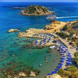 Grande Blue Suites with private bay, hotel v destinaci Archangelos