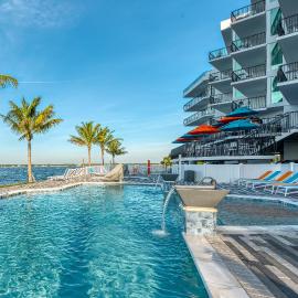 FUSION Resort Waterfront Suites, Hotel in St. Pete Beach