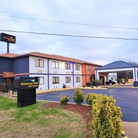 American Inn & Suites West Memphis, מלון בווסט ממפיס