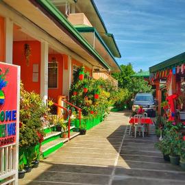 WHITE BEACH GUEST HOUSE – hotel w mieście Puerto Galera