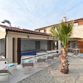 Villa Muskatel KRK -with heated covered pool