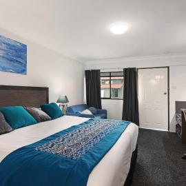 Alabaster Motor Inn, hotel Tareeben