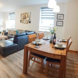 Inverness City Centre Apartment with Elevator and Google Chromecast