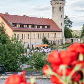 Weingut Pawis Appartements, hotel v mestu Freyburg
