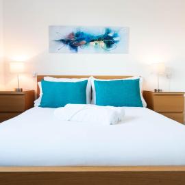 The Dakota - next to East Midlands Airport, hotel in Castle Donington