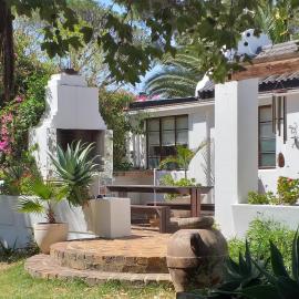 Weavers' Cottage, hotel in Gordonʼs Bay