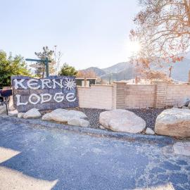 The Kern Lodge، فندق في كيرنفيل