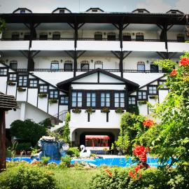 Complex Turistic "Moara Dragaicilor" โรงแรมในบูเซา