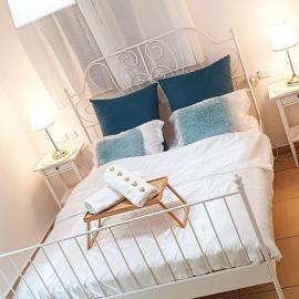 Bright Renovated Room Close to Everything