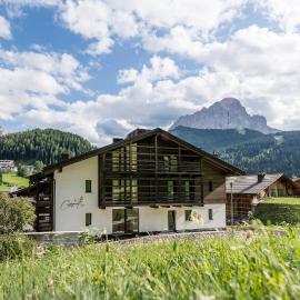 Cadepunt The Dolomites Lodge, hotel in Selva di Val Gardena