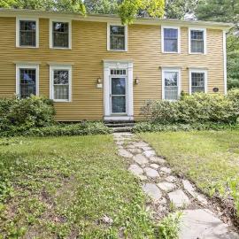 Historic Huntington Home - Walk to Westfield River, hotel a Huntington