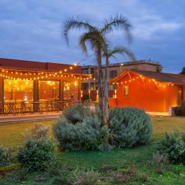 Domus Porto Di Traiano Resort – hotel w mieście Fiumicino
