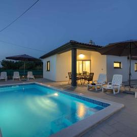 Charming villa Sissano with private pool near Pula by WiiBuk, hotel Šišanban