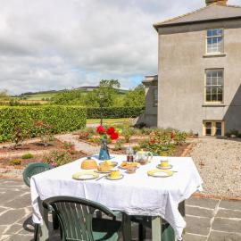The Lodge at Raheengraney House, hotel in Cluain na nGall