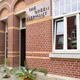 The Green Elephant Hostel & Spa, hotel in Maastricht