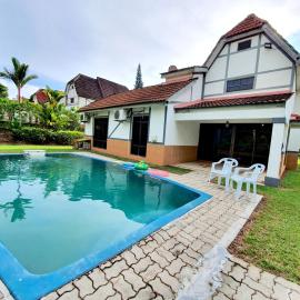 Melaka Afamosa Villa with Private Pool for 10 pax