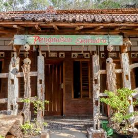 Penginapan Joko Samudro, hotel a Baron