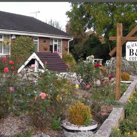 Black horse cottage, hotelli kohteessa Stonewood