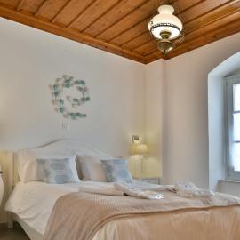 Hydra's Pearl - White Pearl, Luxury Mansion, No steps, 50m from the port, hotel di Hydra