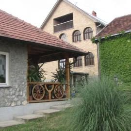 Seosko turisticko domaćinstvo Jagor، فندق في ديسبوتوفاتس