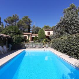les chambres de Rocbaron, hotel em Rocbaron