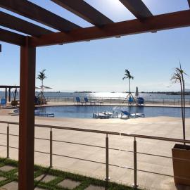 Flat com praia privativa e lazer total em Arraial