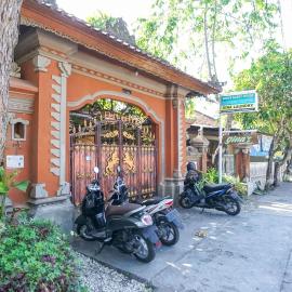 Gina's guest house, готель у Санурі
