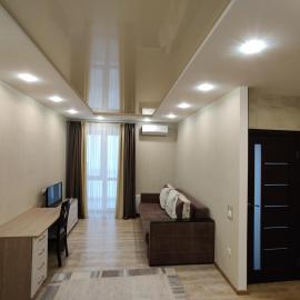 Сучасна квартира, hotel in Lutsk