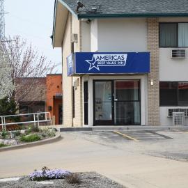 Americas Best Value Inn East Peoria، فندق في بيوريا